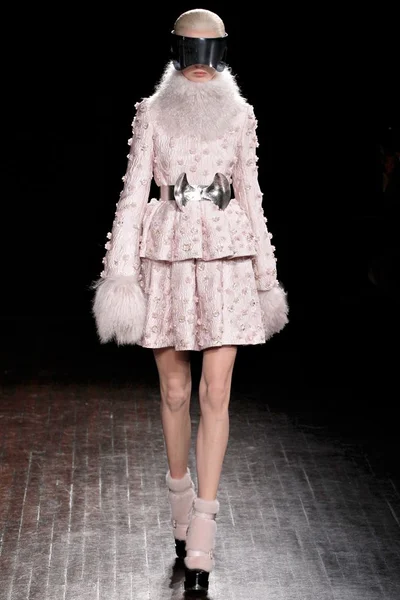 Look 7